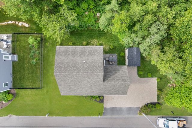 40 Lakeworth Avenue, Narragansett, RI 02882