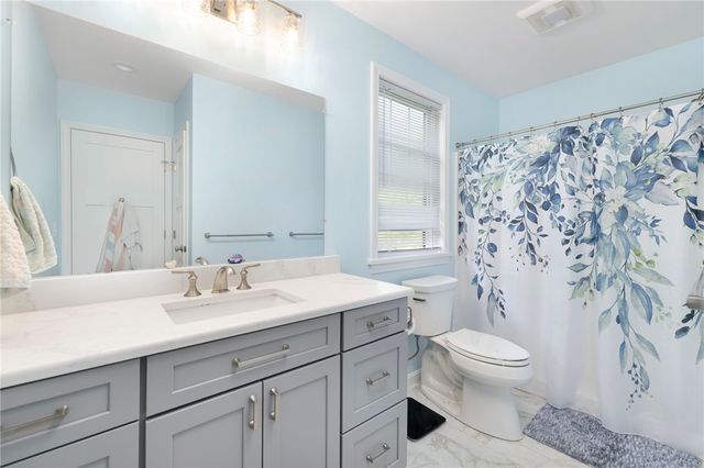 40 Lakeworth Avenue, Narragansett, RI 02882
