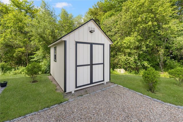 40 Lakeworth Avenue, Narragansett, RI 02882