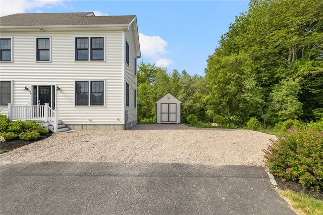 40 Lakeworth Avenue, Narragansett, RI 02882