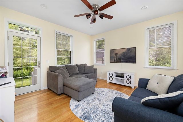 40 Lakeworth Avenue, Narragansett, RI 02882