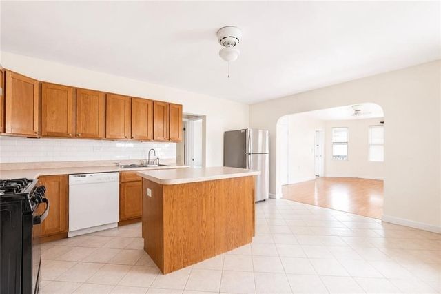 414 Rathbun St 5, Woonsocket, RI 02895