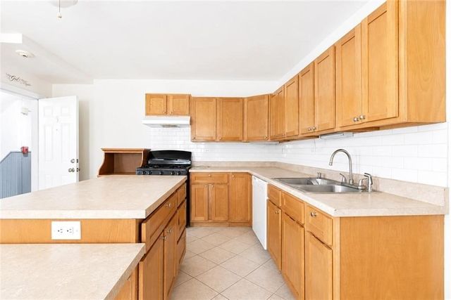 414 Rathbun St 5, Woonsocket, RI 02895