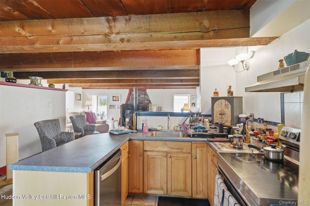 574 State Route 32 N, Esopus, NY 12429