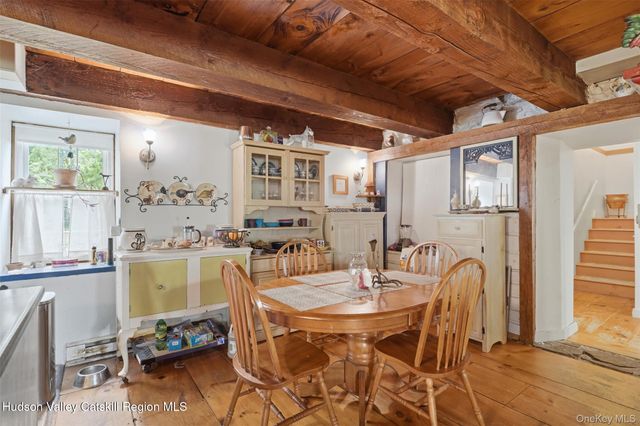 574 State Route 32 N, Esopus, NY 12429