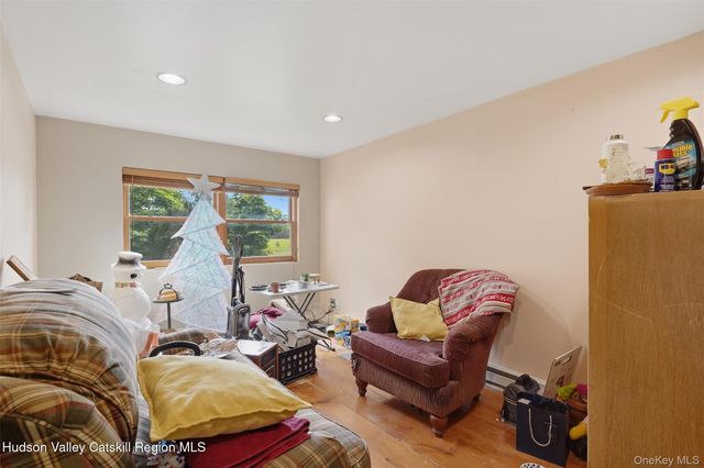 574 State Route 32 N, Esopus, NY 12429