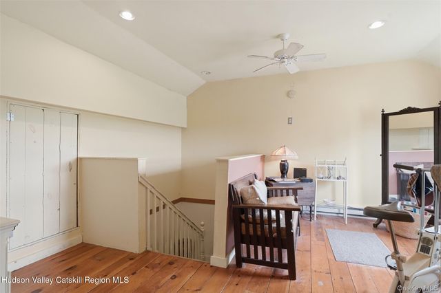 574 State Route 32 N, Esopus, NY 12429