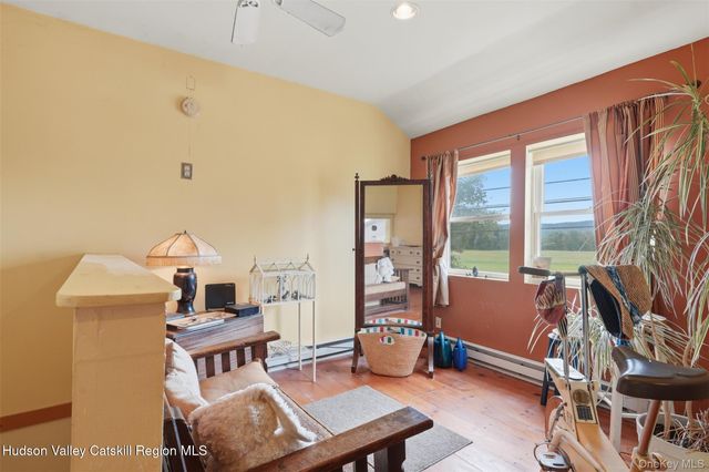 574 State Route 32 N, Esopus, NY 12429