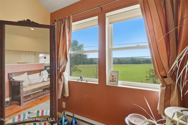 574 State Route 32 N, Esopus, NY 12429