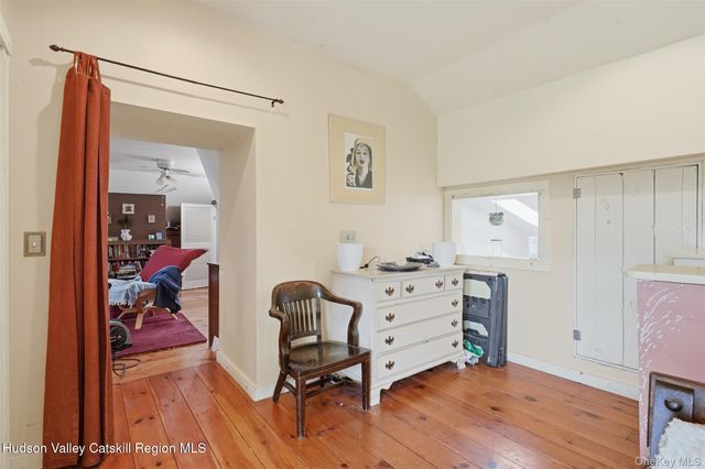 574 State Route 32 N, Esopus, NY 12429