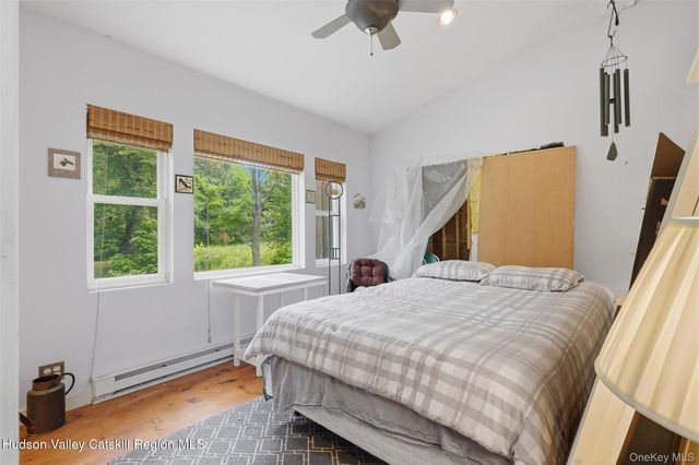 574 State Route 32 N, Esopus, NY 12429