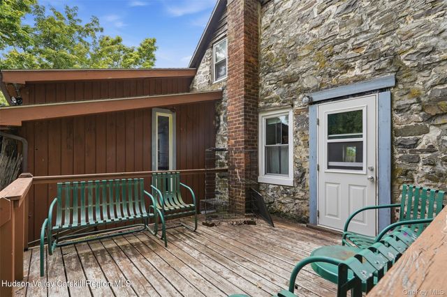 574 State Route 32 N, Esopus, NY 12429