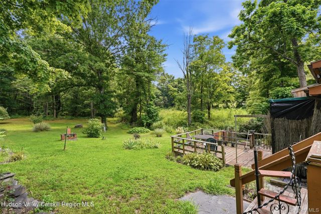 574 State Route 32 N, Esopus, NY 12429