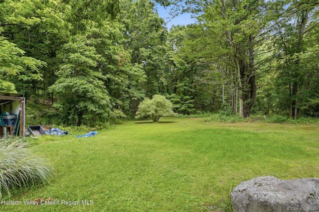 574 State Route 32 N, Esopus, NY 12429