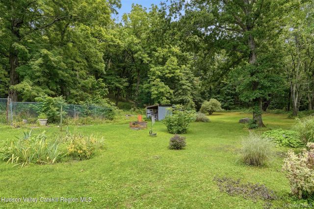 574 State Route 32 N, Esopus, NY 12429
