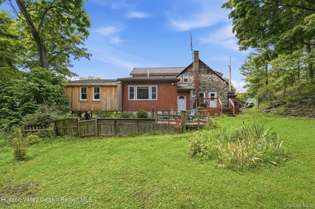 574 State Route 32 N, Esopus, NY 12429