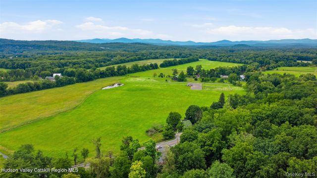 574 State Route 32 N, Esopus, NY 12429