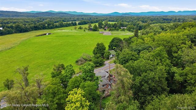 574 State Route 32 N, Esopus, NY 12429
