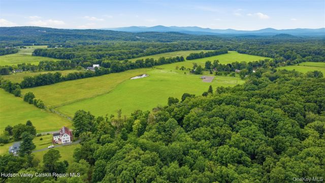 574 State Route 32 N, Esopus, NY 12429