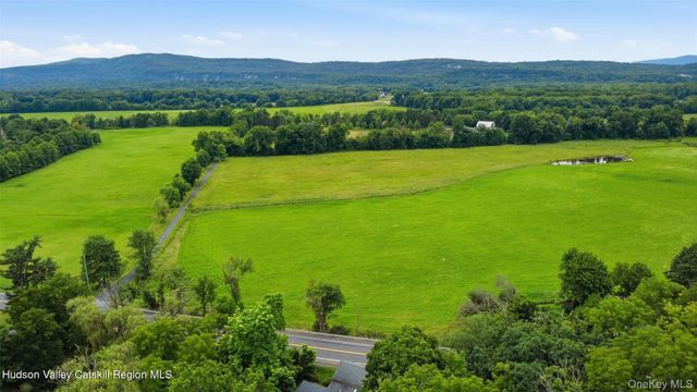 574 State Route 32 N, Esopus, NY 12429