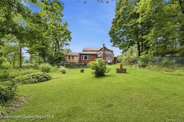 574 State Route 32 N, Esopus, NY 12429