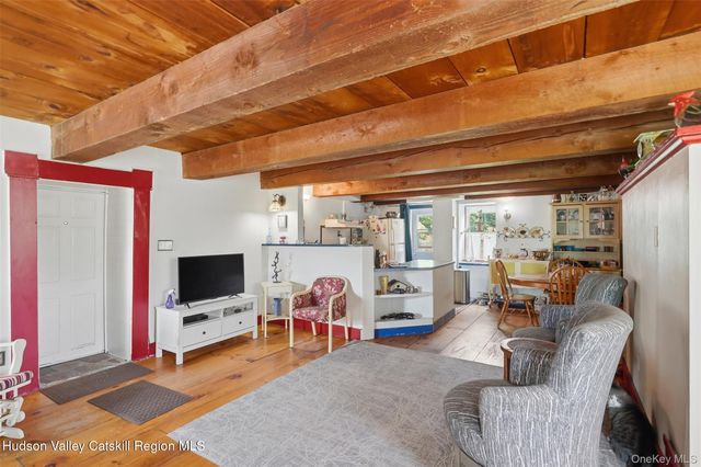 574 State Route 32 N, Esopus, NY 12429