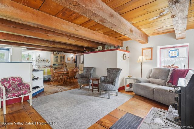 574 State Route 32 N, Esopus, NY 12429