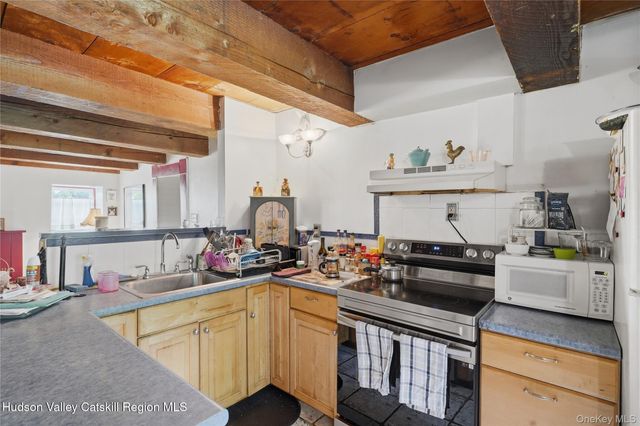 574 State Route 32 N, Esopus, NY 12429