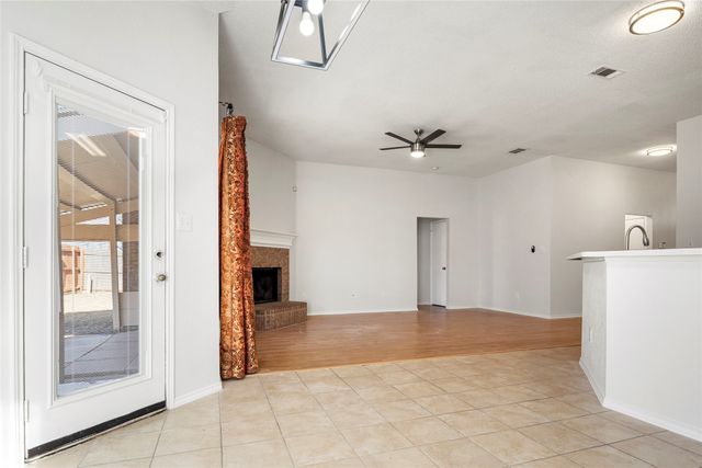 4914 Brazoswood Circle, Arlington, TX 76017