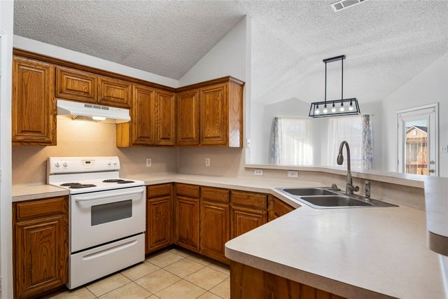 4914 Brazoswood Circle, Arlington, TX 76017