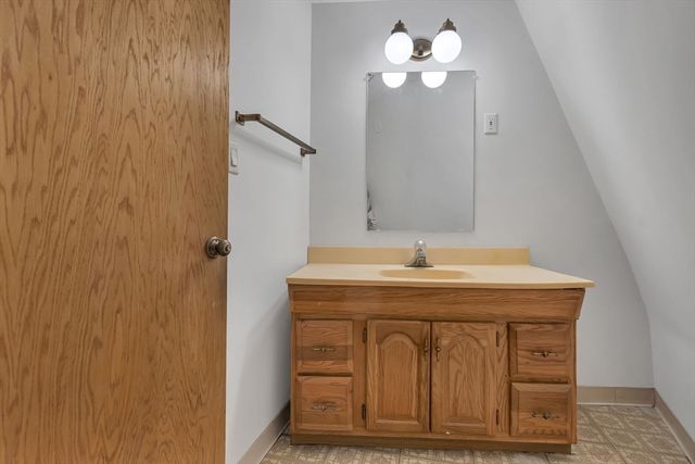 243 Oak St, Holliston, MA 01746