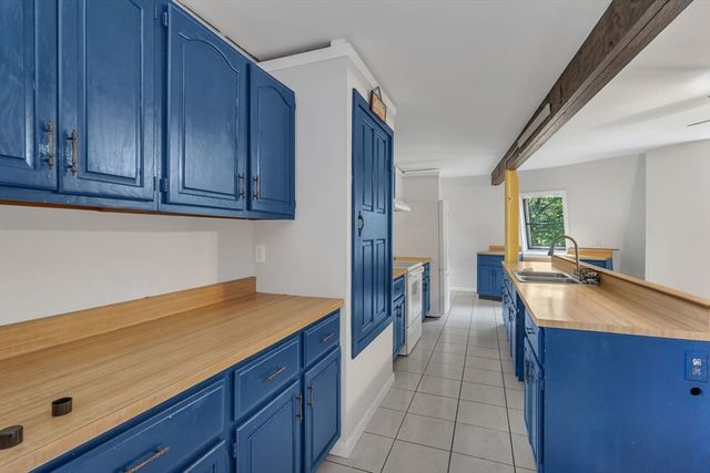 243 Oak St, Holliston, MA 01746