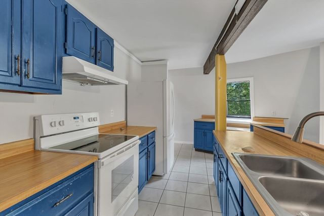 243 Oak St, Holliston, MA 01746