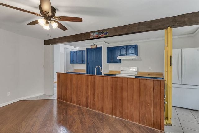 243 Oak St, Holliston, MA 01746
