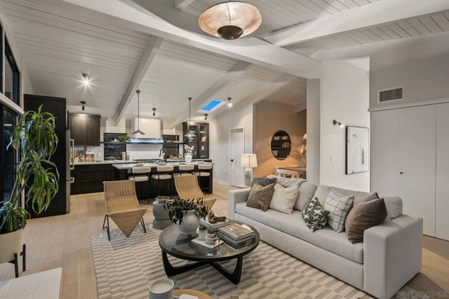 2526 Aster St, San Diego, CA 92109