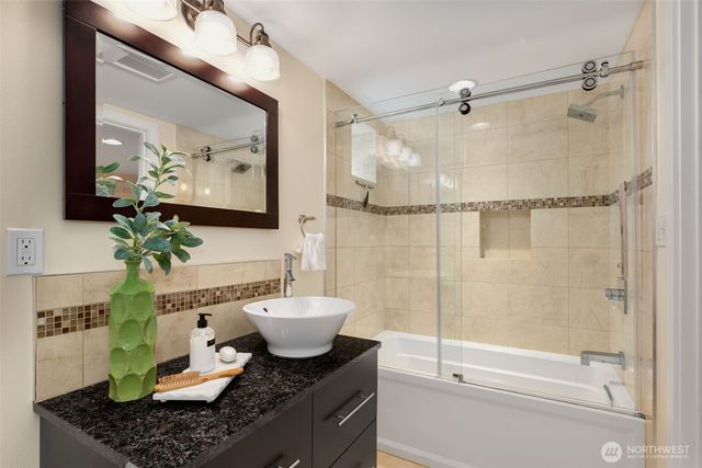 1717 N 82nd Street, Seattle, WA 98103