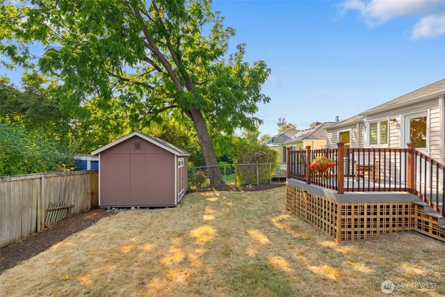 1717 N 82nd Street, Seattle, WA 98103