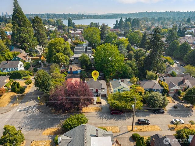 1717 N 82nd Street, Seattle, WA 98103