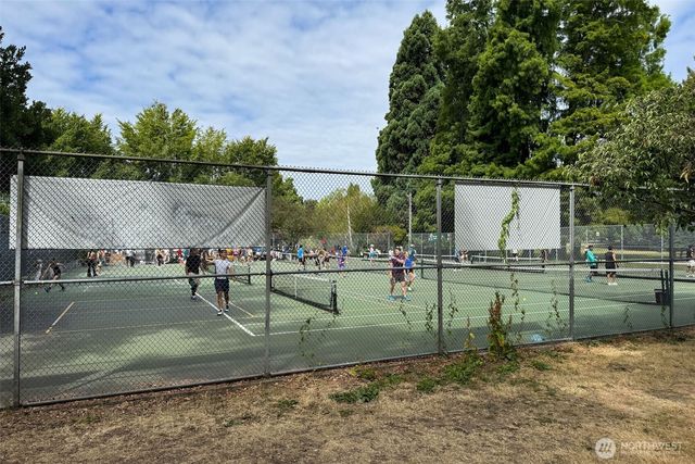 1717 N 82nd Street, Seattle, WA 98103