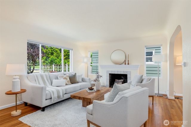 1717 N 82nd Street, Seattle, WA 98103