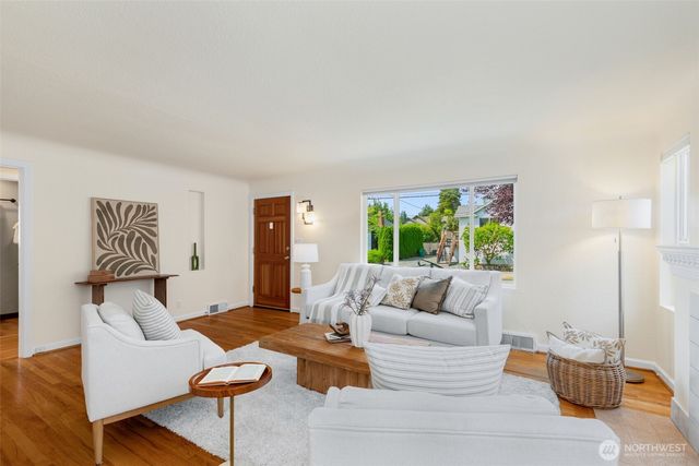 1717 N 82nd Street, Seattle, WA 98103