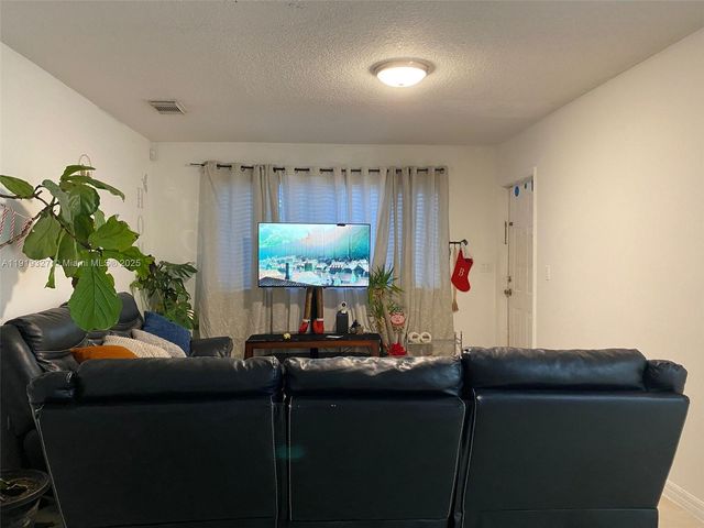 20431 SW 93rd Ave, Cutler Bay, FL 33189