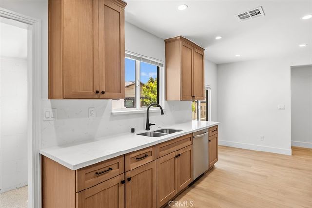 2057 E Villa, Pasadena, CA 91107