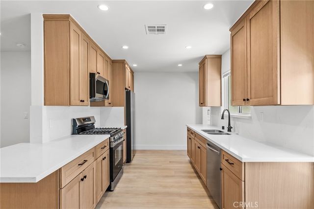 2057 E Villa, Pasadena, CA 91107