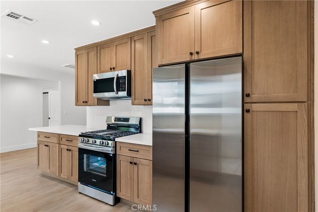 2057 E Villa, Pasadena, CA 91107