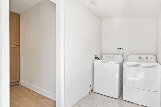 2057 E Villa, Pasadena, CA 91107