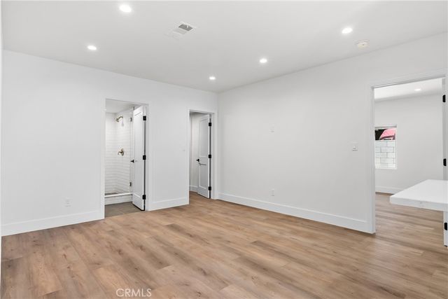 2057 E Villa, Pasadena, CA 91107