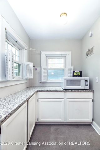 1581 N Genesee Drive, Lansing, MI 48915