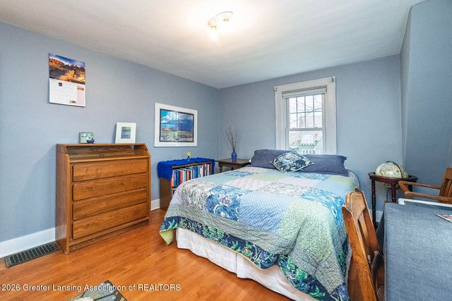 1581 N Genesee Drive, Lansing, MI 48915