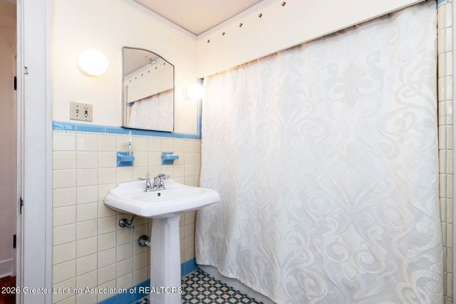 1581 N Genesee Drive, Lansing, MI 48915